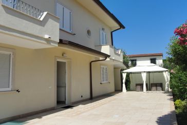 Main photo about Villa Ref.AF288 for seasonal-rent located in Forte dei Marmi