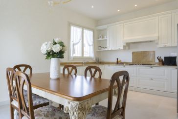 Main photo about Apartment Ref.AF335 for seasonal-rent located in Forte dei Marmi