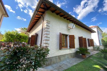 Main photo about Villa Ref.AF356 for seasonal-rent located in Forte dei Marmi