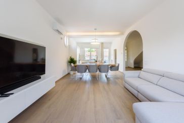 Main photo about Apartment Ref.AF048 for seasonal-rent located in Forte dei Marmi