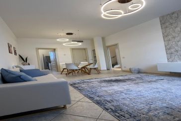 Main photo about Apartment Ref.AF043 for seasonal-rent located in Forte dei Marmi