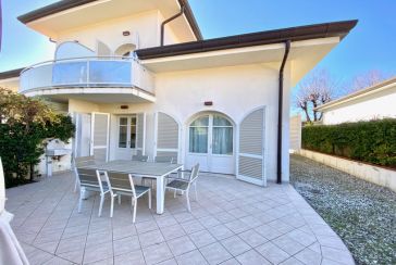 Main photo about Semi-Detached House Ref.AF078 for seasonal-rent located in Forte dei Marmi