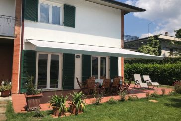 Main photo about Semi-Detached House Ref.AF373 for seasonal-rent located in Forte dei Marmi