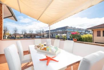 Main photo about Semi-Detached House Ref.AF408 for seasonal-rent located in Forte dei Marmi