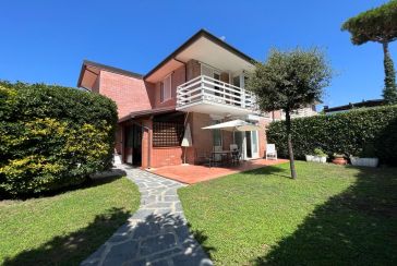 Foto Casa Bifamiliare Rif.AF508 in affitto-stagionale situato a Cinquale