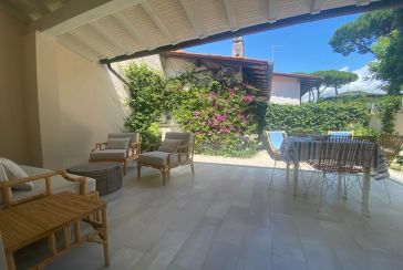 Main photo about Semi-Detached House Ref.AF045 for seasonal-rent located in Forte dei Marmi