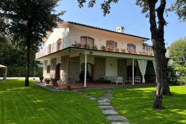 Фото полунезависимый дом Рек.AF113 for seasonal-rent located in Форте дей Марми
