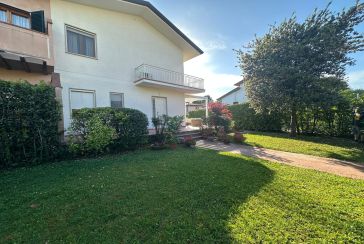 Фото полунезависимый дом Рек.AF125 for seasonal-rent located in Форте дей Марми