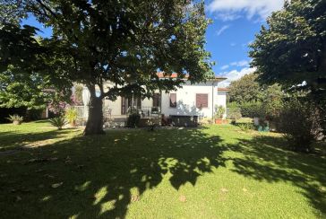 Main photo about Semi-Detached House Ref.AF298 for seasonal-rent located in Forte dei Marmi