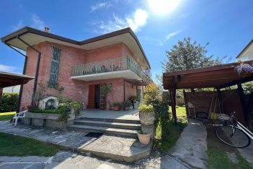 Main photo about Single House Ref.AF431 for seasonal-rent located in Forte dei Marmi