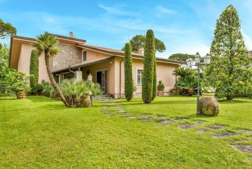Foto Villa Rif.AF024 in affitto-stagionale situato a Forte dei Marmi