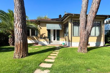 Main photo about Villa Ref.AF039 for seasonal-rent located in Forte dei Marmi
