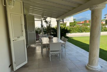 Main photo about Villa Ref.AF087 for seasonal-rent located in Forte dei Marmi