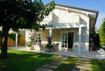 Main photo about Villa Ref.AF094 for seasonal-rent located in Marina di Pietrasanta