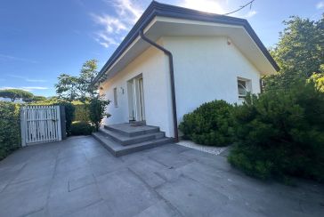 Foto Villa Rif.AF104 in affitto-stagionale situato a Forte dei Marmi