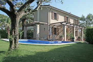 Main photo about Villa Ref.AF179 for seasonal-rent located in Forte dei Marmi