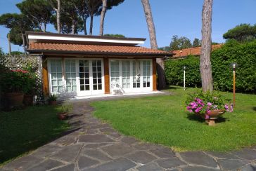 Main photo about Villa Ref.AF190 for seasonal-rent located in Forte dei Marmi