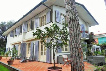 Main photo about Villa Ref.AF210 for seasonal-rent located in Forte dei Marmi