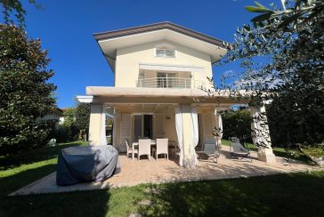 Main photo about Villa Ref.AF219 for seasonal-rent located in Forte dei Marmi