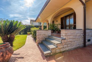 Main photo about Villa Ref.AF222 for seasonal-rent located in Forte dei Marmi