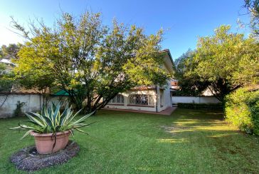 Main photo about Villa Ref.AF280 for seasonal-rent located in Forte dei Marmi