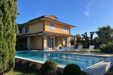 Main photo about Villa with swimming pool Ref.AF038 for seasonal-rent located in Forte dei Marmi
