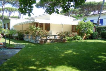 Main photo about Villa Ref.AF317 for seasonal-rent located in Forte dei Marmi