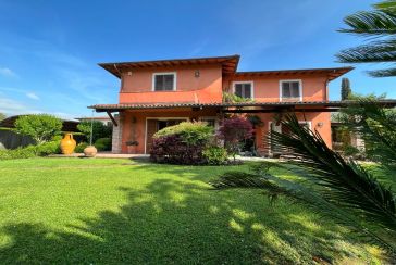 Main photo about Villa Ref.AF318 for seasonal-rent located in Forte dei Marmi