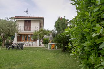 Main photo about Villa Ref.AF323 for seasonal-rent located in Forte dei Marmi