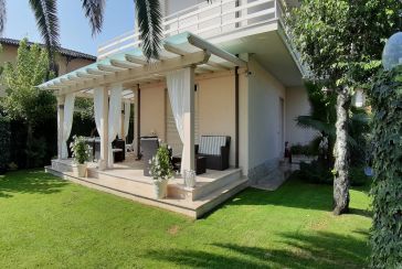 Foto Villa Rif.AF058 in affitto-stagionale situato a Forte dei Marmi