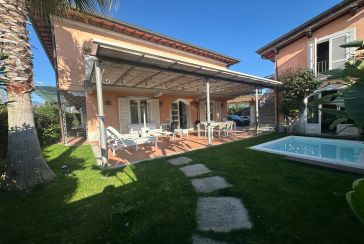 Main photo about Villa Ref.AF372 for seasonal-rent located in Forte dei Marmi