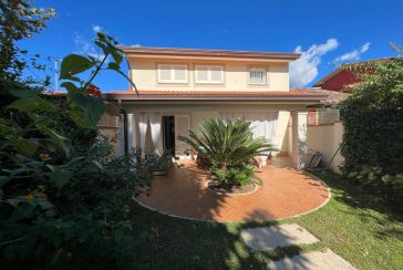 Main photo about Villa Ref.AF385 for seasonal-rent located in Forte dei Marmi