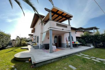 Main photo about Villa Ref.AF388 for seasonal-rent located in Marina di Pietrasanta
