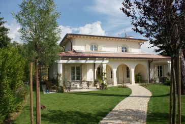 Main photo about Villa Ref.AF412 for seasonal-rent located in Forte dei Marmi