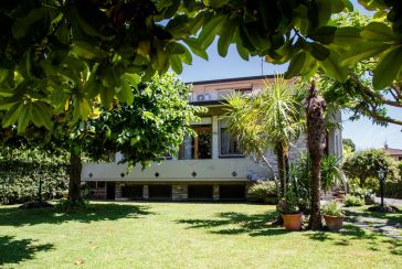 Main photo about Villa Ref.AF419 for seasonal-rent located in Forte dei Marmi