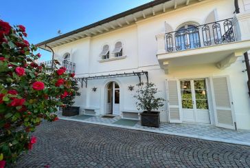 Main photo about Villa Ref.AF430 for seasonal-rent located in Forte dei Marmi