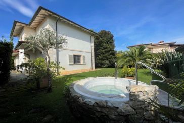 Main photo about Villa Ref.AF446 for seasonal-rent located in Forte dei Marmi