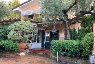 Main photo about Villa Ref.AF457 for seasonal-rent located in Forte dei Marmi