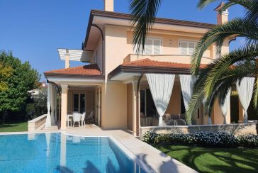 Foto Villa con Piscina Rif.AF014 in affitto-stagionale situato a Forte dei Marmi