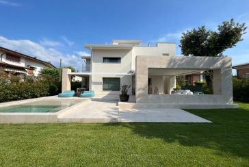 Foto Villa con Piscina Rif.AF031 in affitto-stagionale situato a Forte dei Marmi