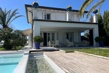 Main photo about Villa with swimming pool Ref.AF040 for seasonal-rent located in Forte dei Marmi