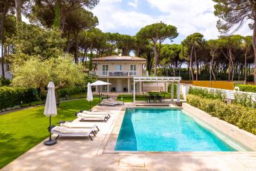 Foto Villa con Piscina Rif.AF057 in affitto-stagionale situato a Forte dei Marmi