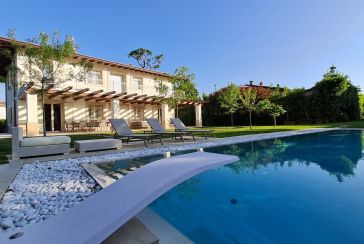Foto Villa con Piscina Rif.AF099 in affitto-stagionale situato a Forte dei Marmi