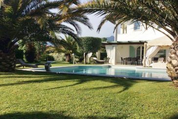 Main photo about Villa with swimming pool Ref.AF260 for seasonal-rent located in Forte dei Marmi
