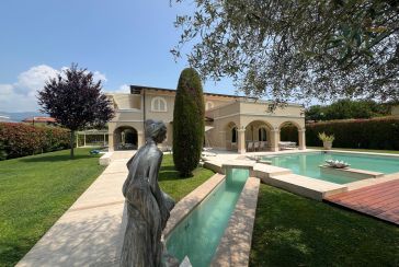 Main photo about Villa with swimming pool Ref.AF381 for seasonal-rent located in Forte dei Marmi
