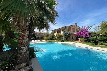 Main photo about Villa with swimming pool Ref.AF447 for seasonal-rent located in Forte dei Marmi