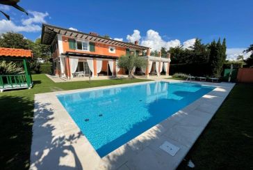 Main photo about Villa with swimming pool Ref.AF085 for seasonal-rent located in Forte dei Marmi