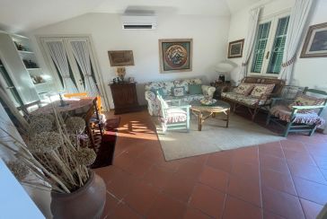 Foto Appartamento Rif.F977 in vendita situato a Forte dei Marmi