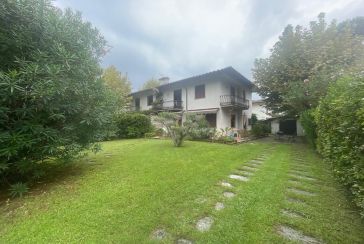 Main photo about Semi-Detached House Ref.F327 for sale located in Forte dei Marmi