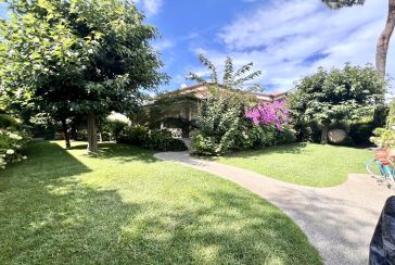 Foto Casa Bifamiliare Rif.F346 in vendita situato a Forte dei Marmi